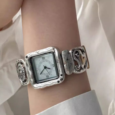 Rétro nostalgique à la main Carré élastique Montres Femmes