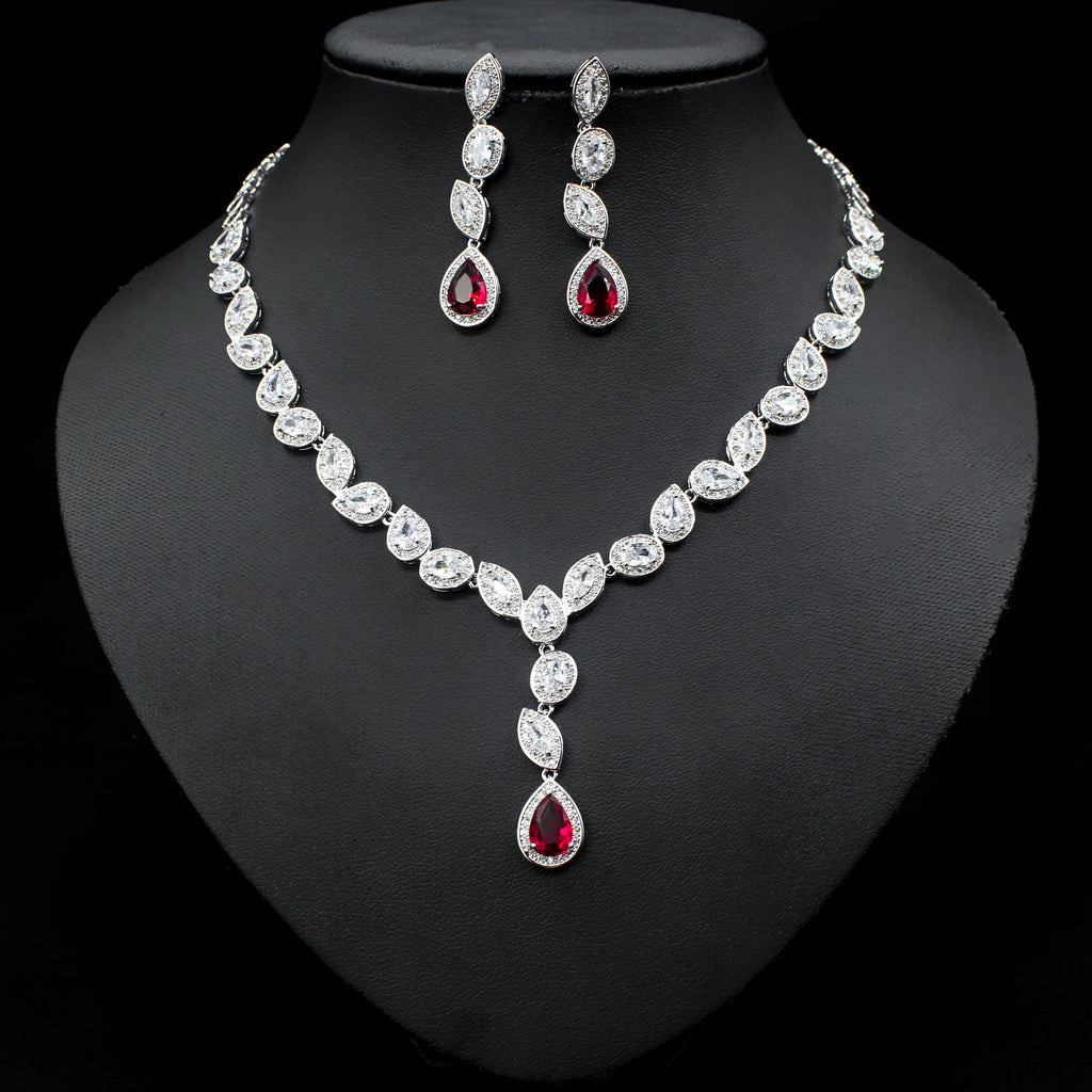Couleur Zircon Collier Boucles d'oreilles Chaîne de clavicule Robe de mariage de luxe noble femme Trois p
