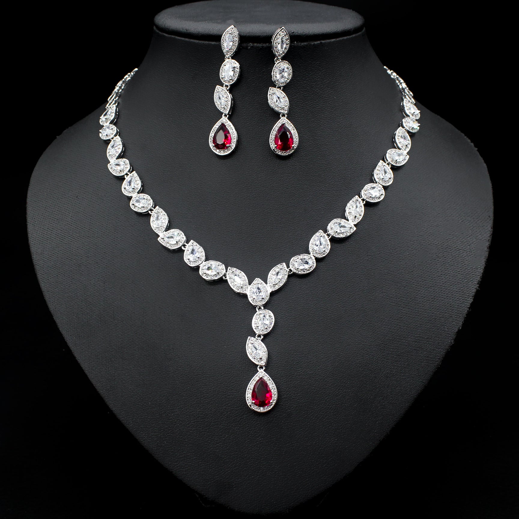 Couleur Zircon Collier Boucles d'oreilles Chaîne de clavicule Robe de mariage de luxe noble femme Trois p