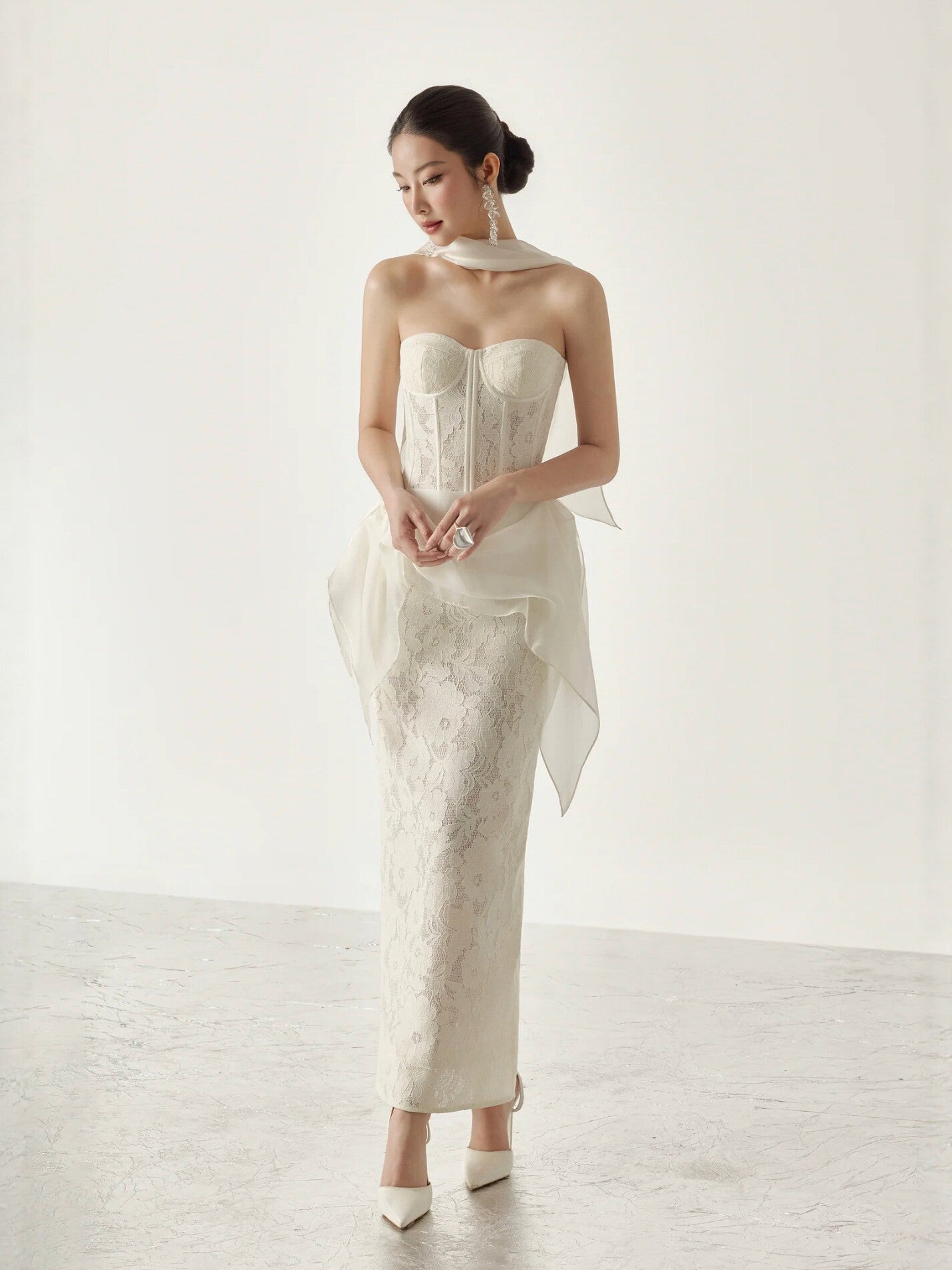 Robe Corset Dentelle Midi sans fermeture avec recouvrement amovible