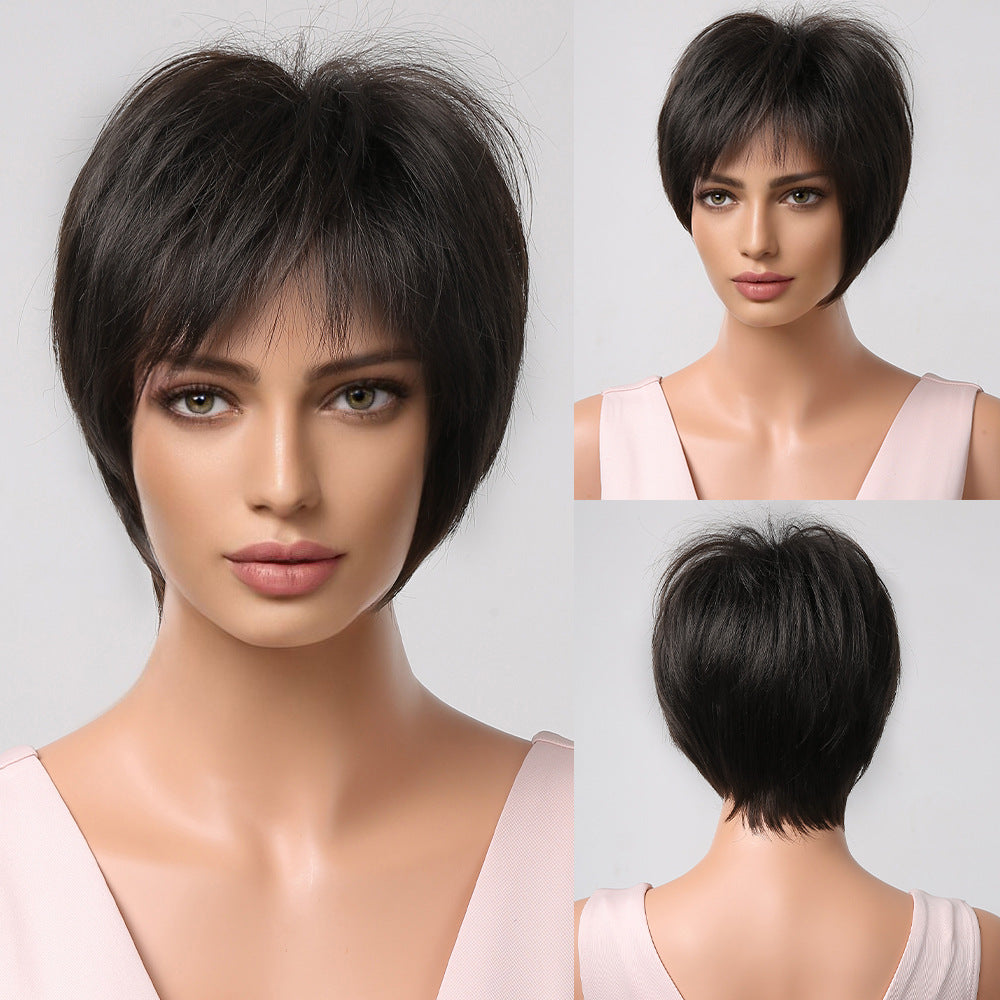 Élégant court cheveux bouclés ronde visage et tête de wavy