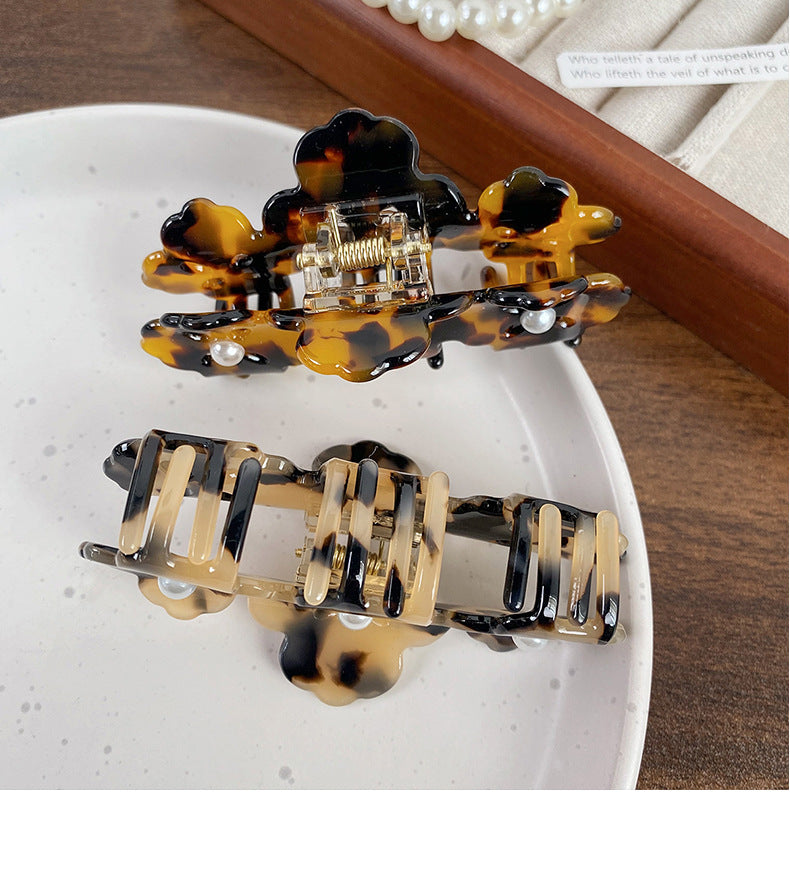 Beau Clover Acetate Grip Pearl Dopamine Temperament Personality Shark Clip Simple Et