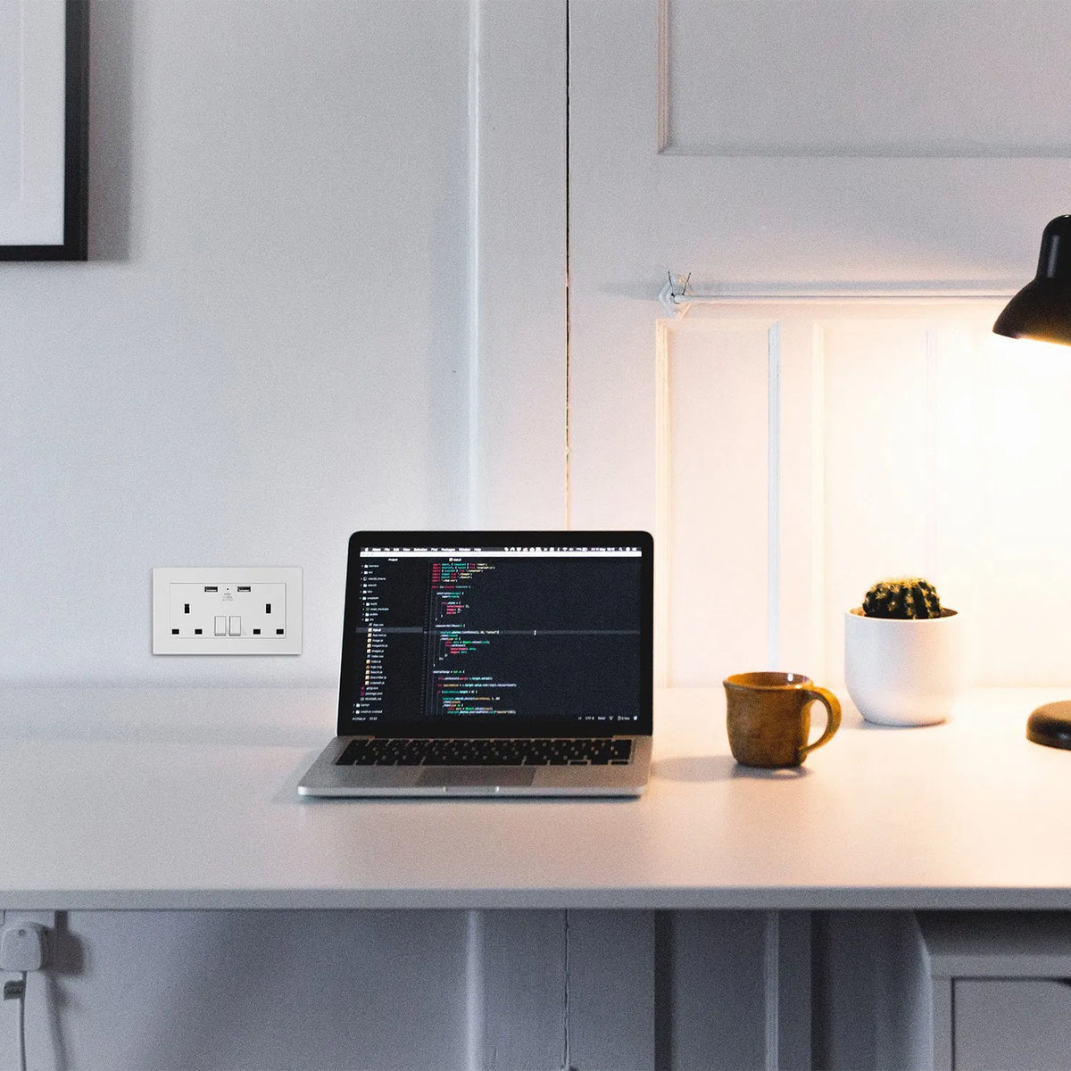 UK Wall Outlet Dual Wall Plug Socket Duplex 2.1A Chargeur mural USB avec éclairage de commutateur de prise I