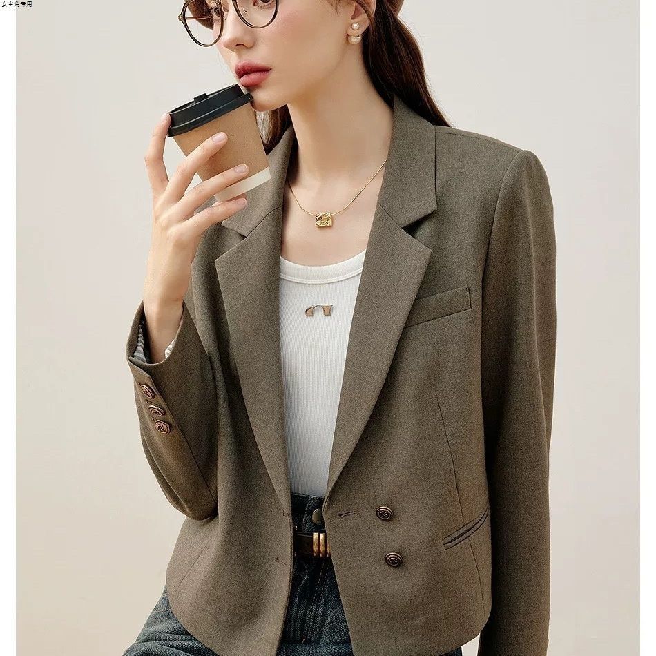 Combinaison élégante avec un design minimaliste chic