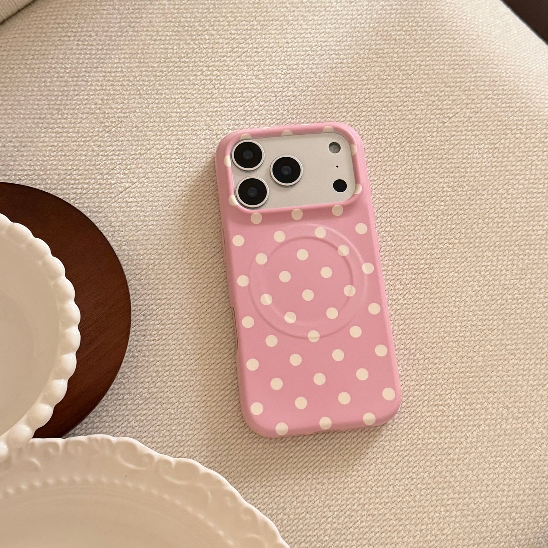 Coque de téléphone magnétique à point à crème polyvalente Polka