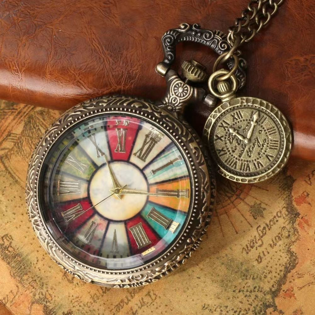 Montre de poche de style britannique en dentelle embossée