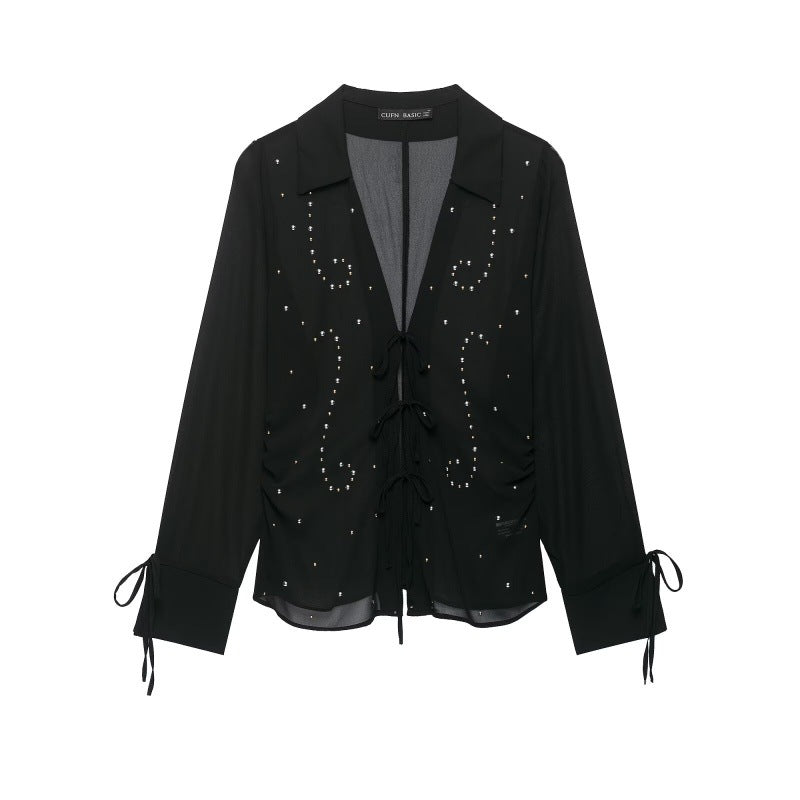 Blouse de dentelle semi-transparente avec détail de rivet pour femmes