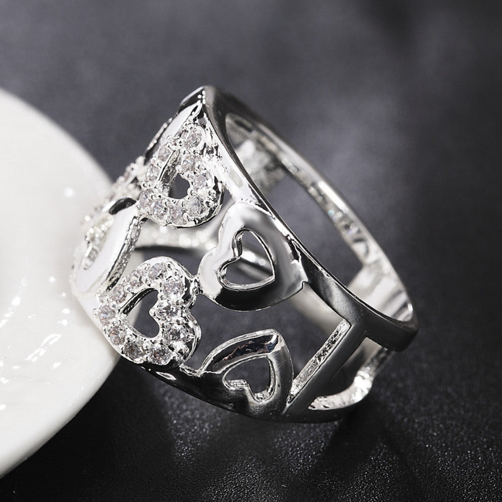 Anneau coupé en forme de cœur avec diamants