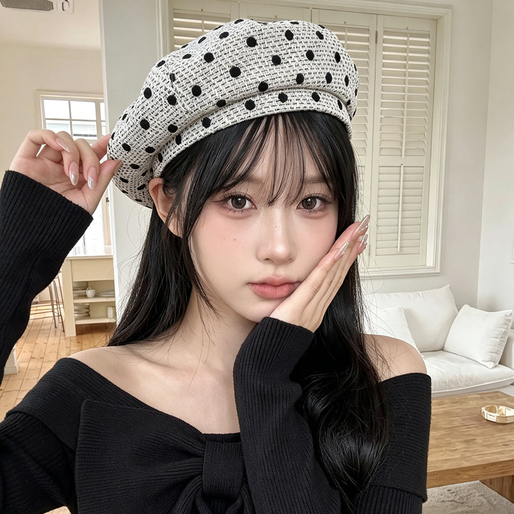 La mode de style coréen présente une large gamme de bérets en laine avec Polka Do