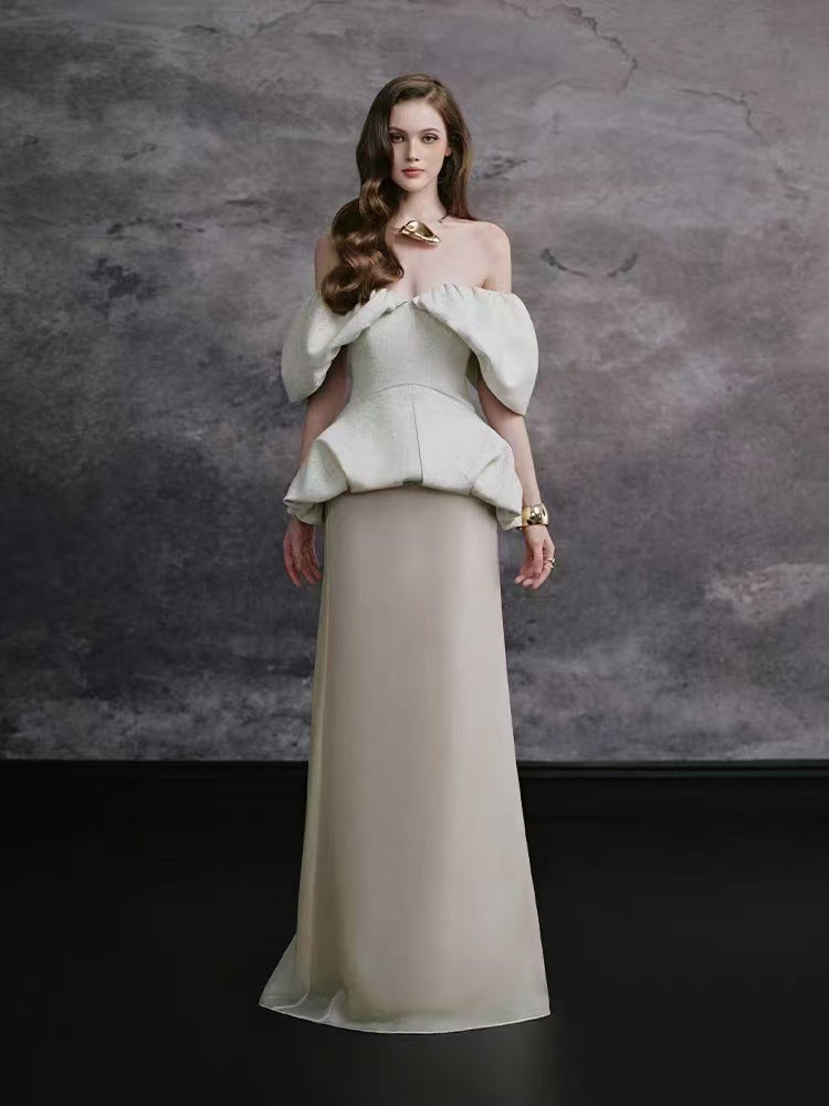 Tenue de soirée femme deux pièces, top épaules dénudées et jupe longue