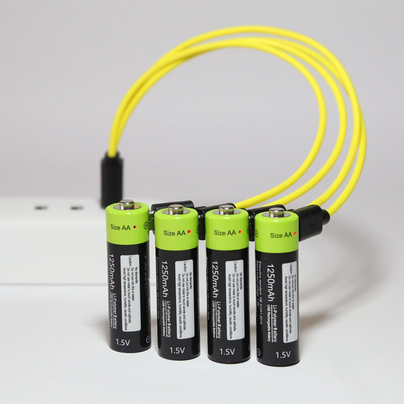 Batterie Lithium rechargeable USB No.5 1.5V Quatre sections Un ensemble de câbles de charge des quatre Drag