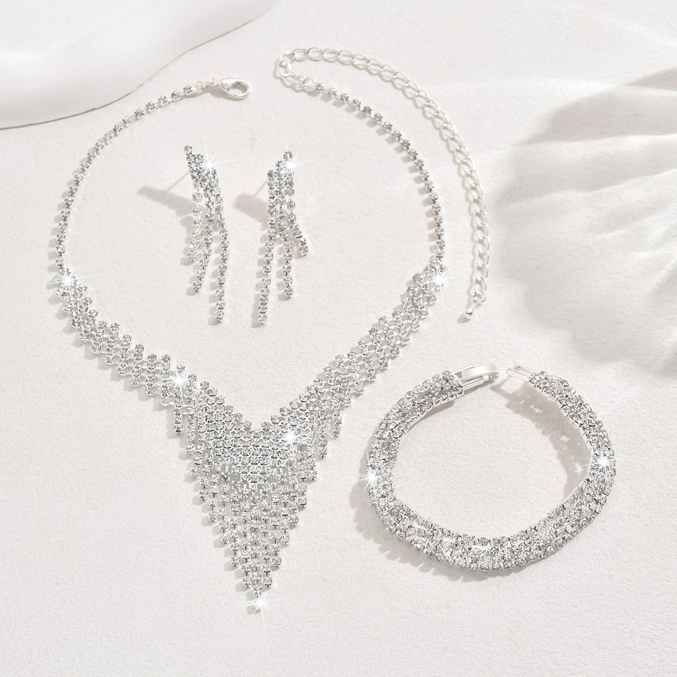 Boucles d'oreilles Super Shiny Full Diamond Claw Chain Tassel Geometric Collier Bracelet Juif mariée