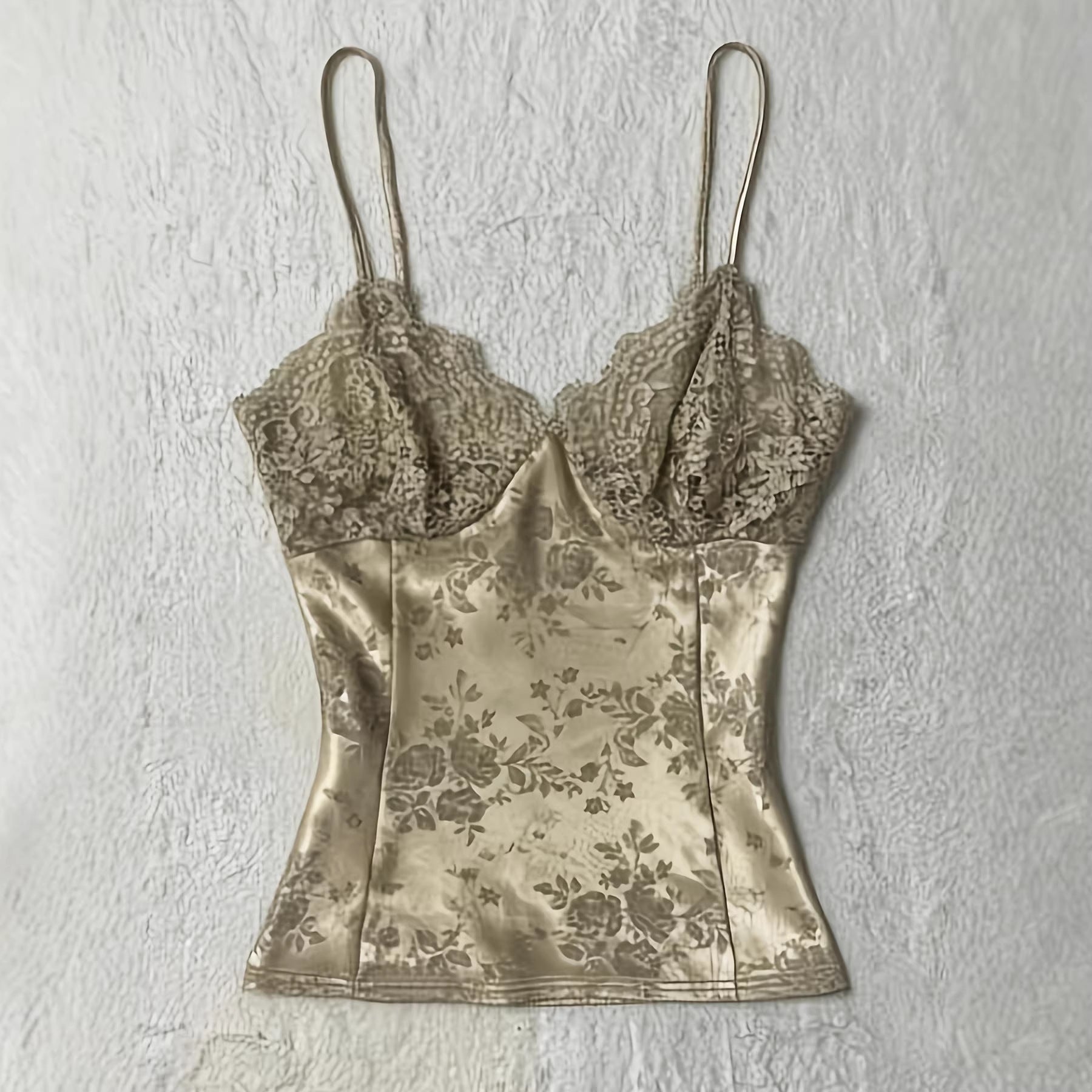 Camisole en V en dentelle douce et attrayante
