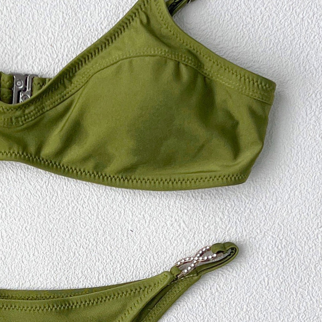 Bikini à trois parties en couleur simple