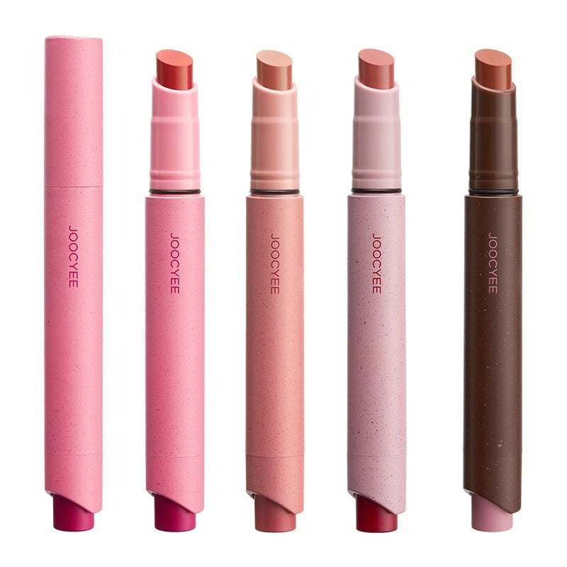 Matte Lip Liner dans un teint de levure pour un doux