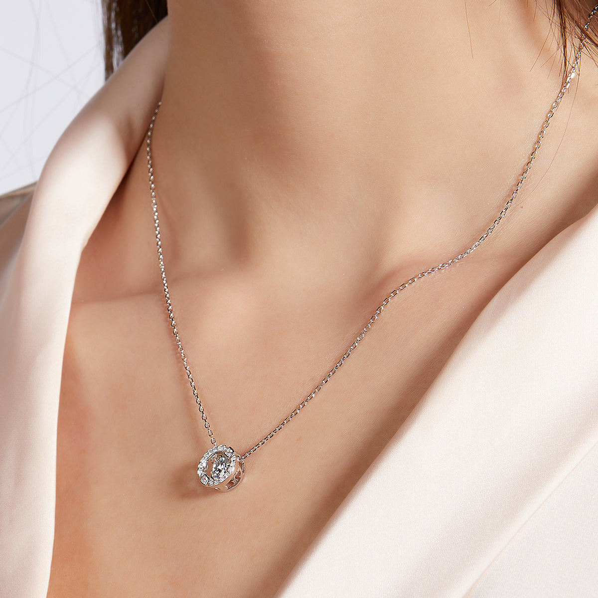 S925 Argent Sterling 0.5ct D Couleur VVS1 Moissanite Collier Halo 45cm plaqué Platine Pave