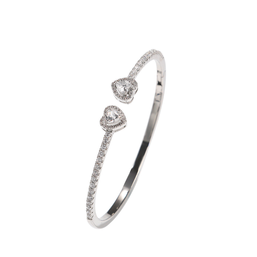 De belles paires de cercles de forme de cœur avec bracelets diamant