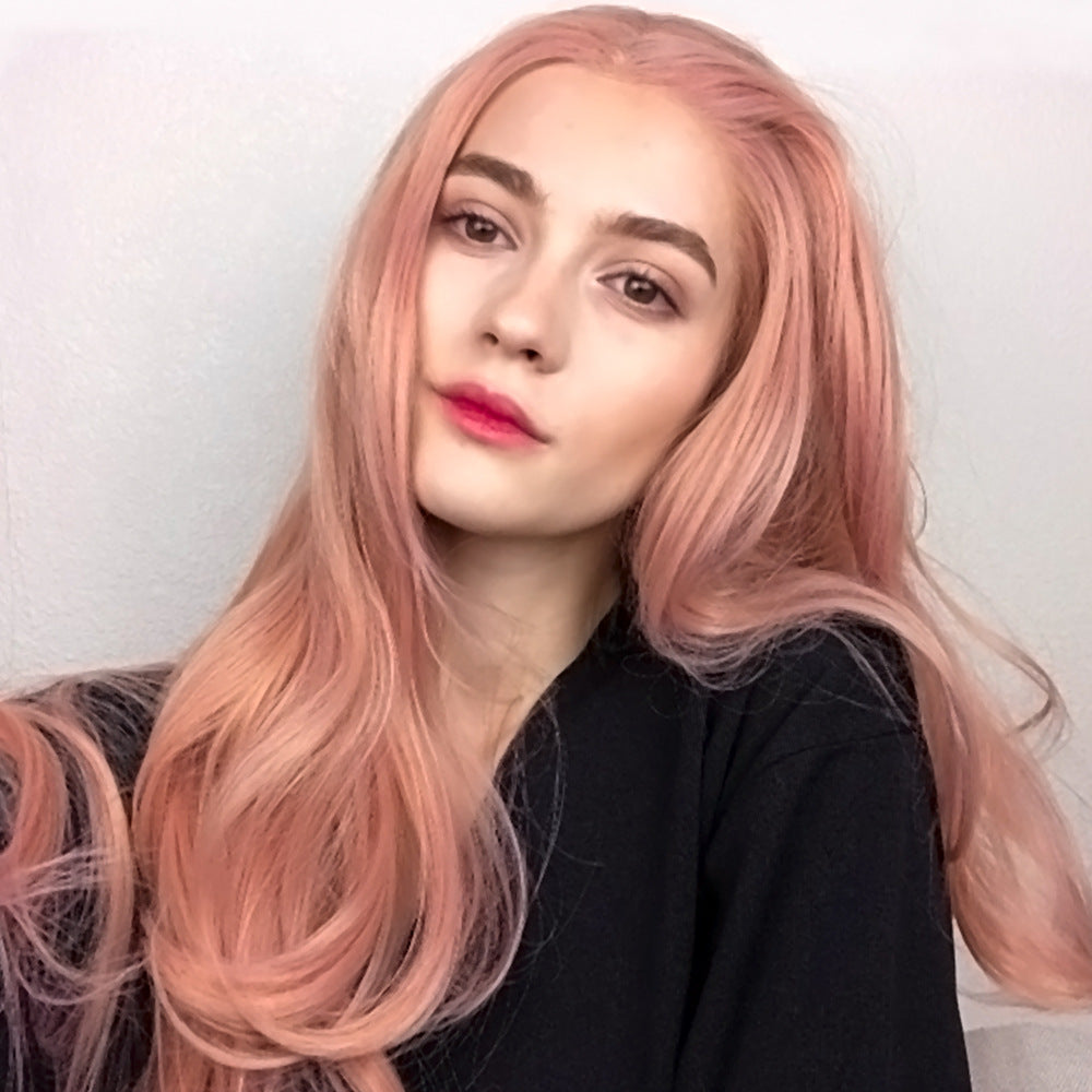 Femmes européennes et américaines avec cheveux bouclés et perruques