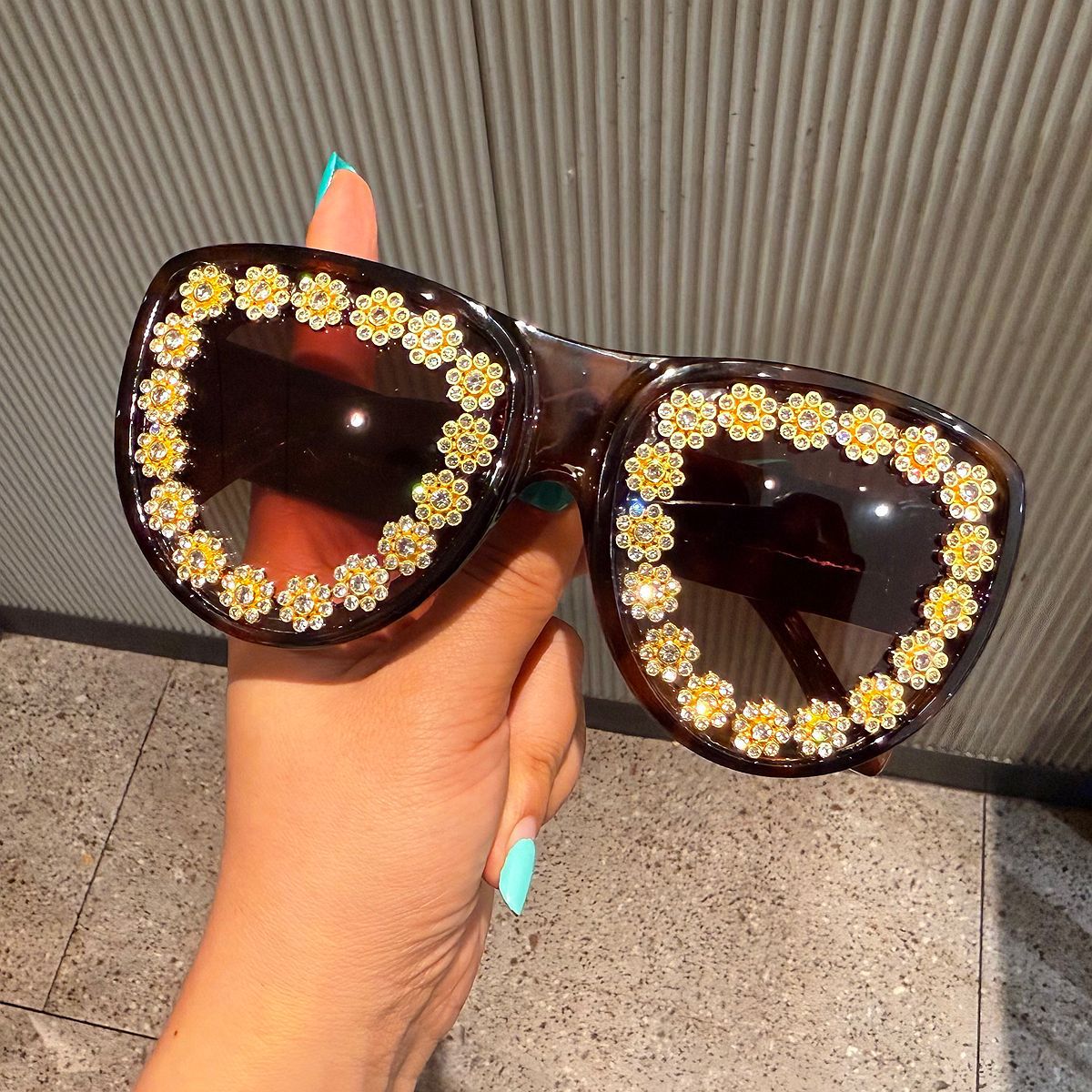 Lunettes de soleil rétro surdimensionnées en forme d'œil de chat pour femmes
