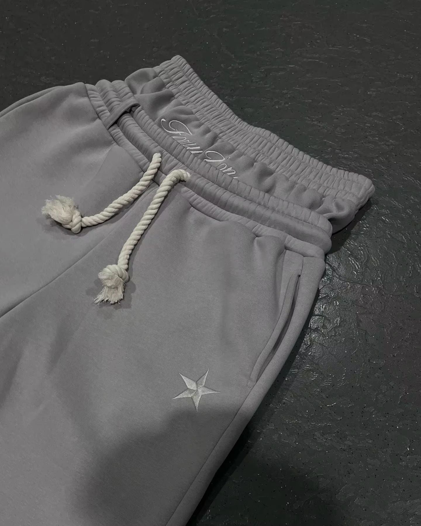 Trendy Double-waist Five-pointed Star Brodery Couple simple casual faux deux-pièces large-