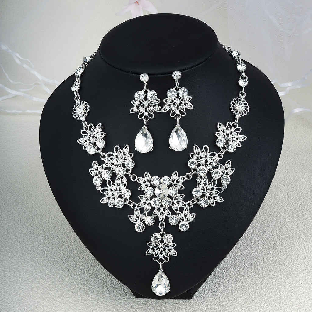 Boucles d'oreilles et colliers en Strass Pearl