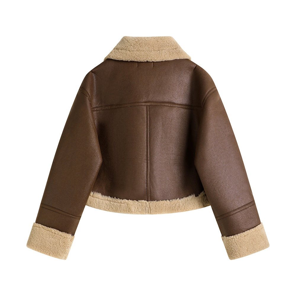 Manteau court de four à lamb intégré au collier