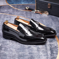 Mocassins pour hommes munis d'une semelle en cuir véritable et entièrement confectionnée de Cowhide