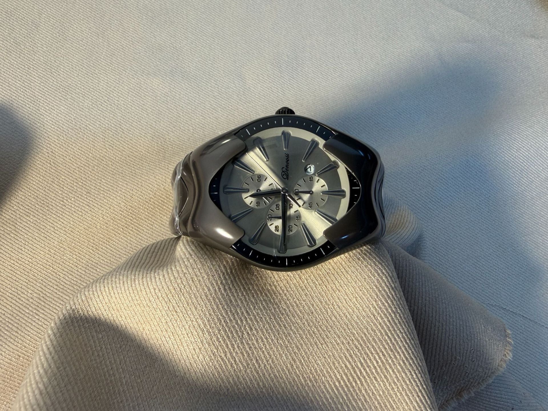 Montres avant-garde de style Y2K personnalisées en usine