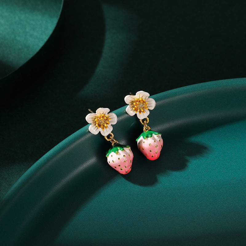 Boucles d'oreilles en argent émail fraise pour femmes