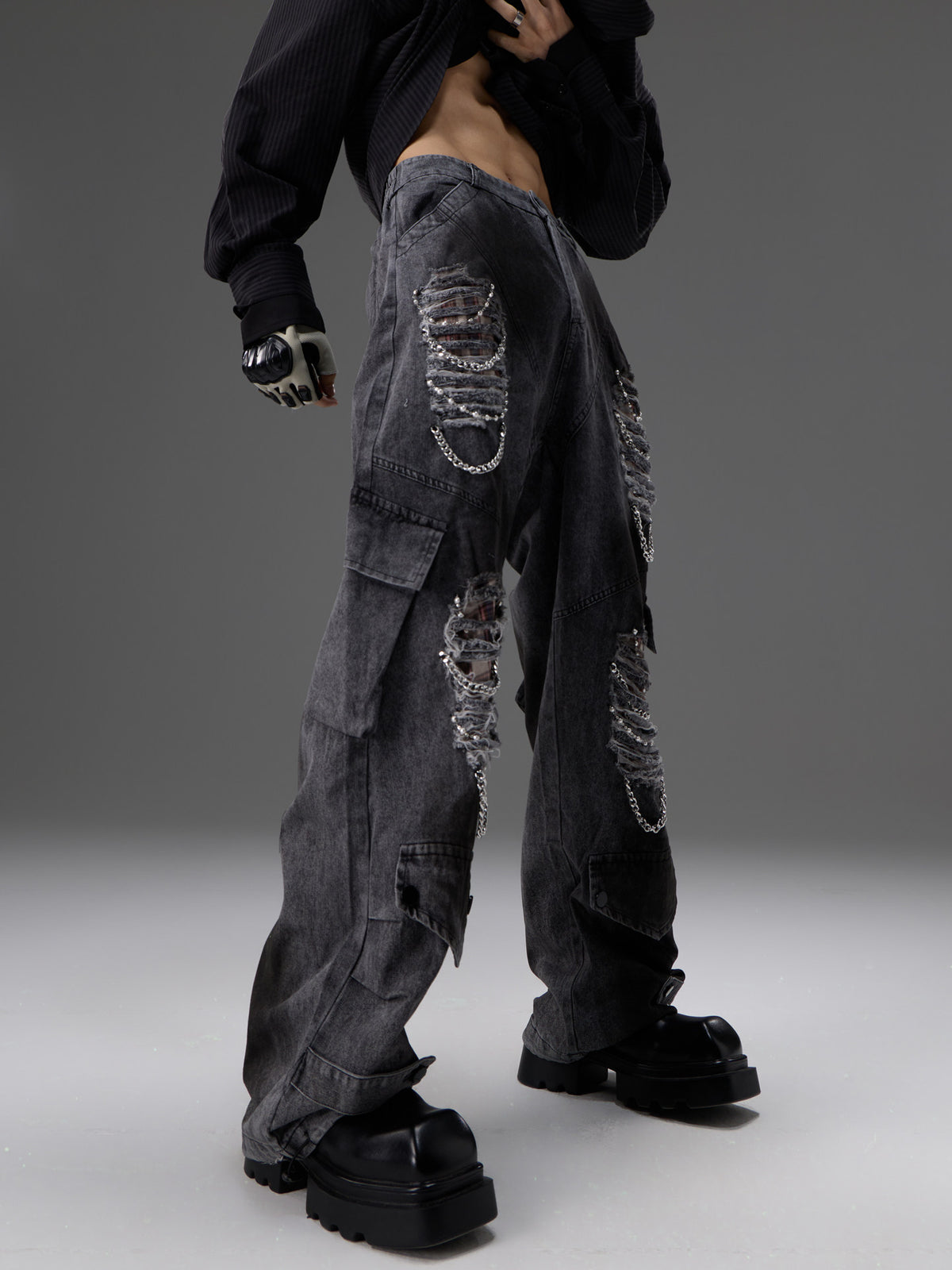 Jeans Denim Détresse Rétro avec des pantalons de travail Pearl and Metal Hardware