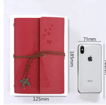 Habillez beau carnet de livres à la main