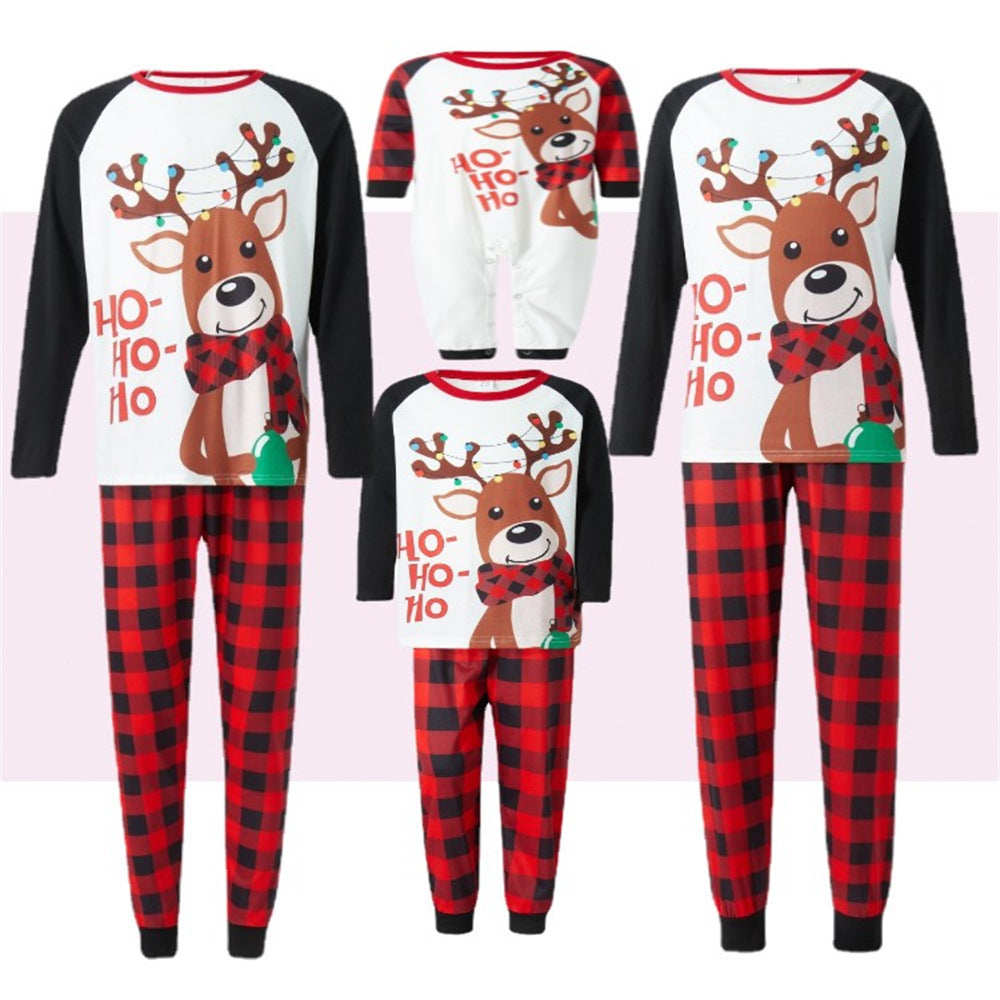Costume d'automne pour la famille parent-enfant