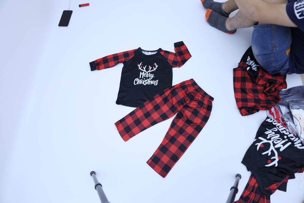 Costume famille parent-enfant assorti de couleur