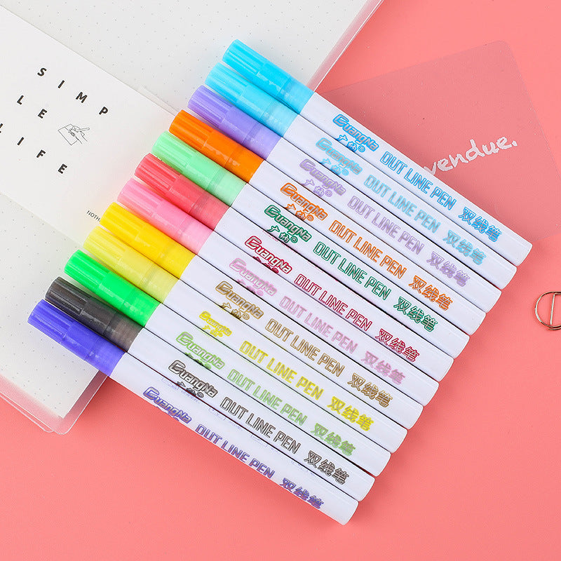 Marqueur étudiant de stylo en surbrillance