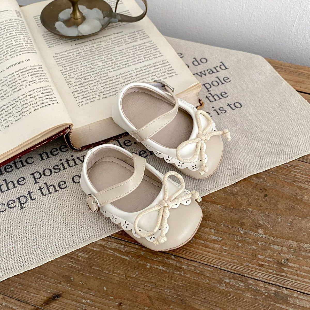 Sweet mignon bébé filles chaussures de style rétro Bow