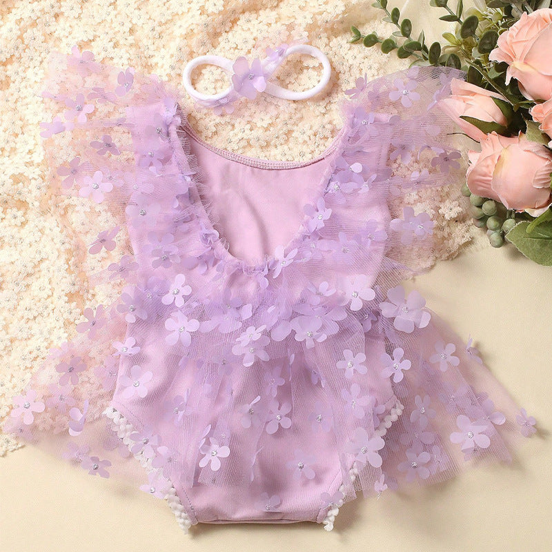 Robe en une seule pièce de dentelle blanche à patron floral nouveau-né