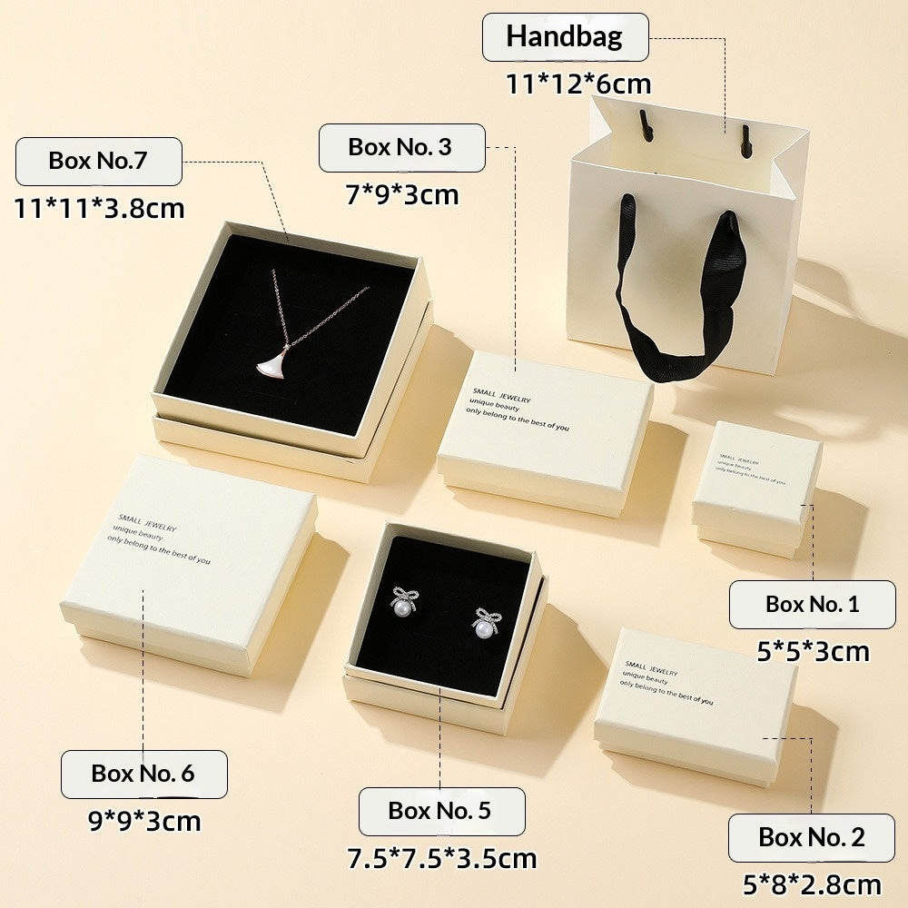 Exquise, boîte-cadeau à bijoux légère-luxe avec une ancienne esthétique haut de gamme
