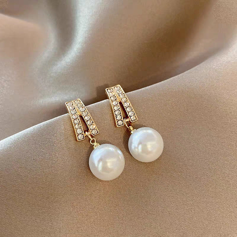 Niche Style Ins Shell Flower Stud Earrings