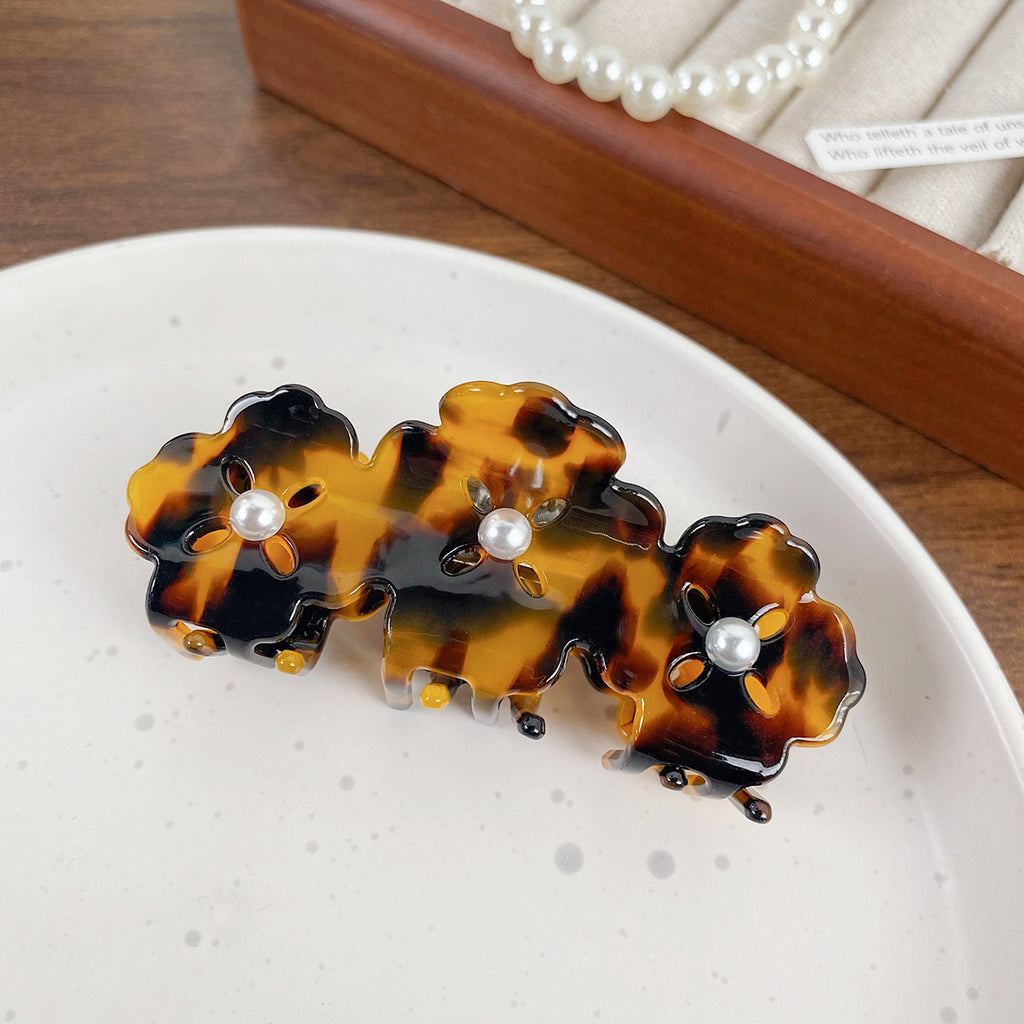 Beau Clover Acetate Grip Pearl Dopamine Temperament Personality Shark Clip Simple Et