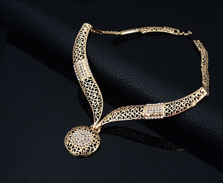 Collier boucles d'oreilles bague bijoux ensemble quatre pièces