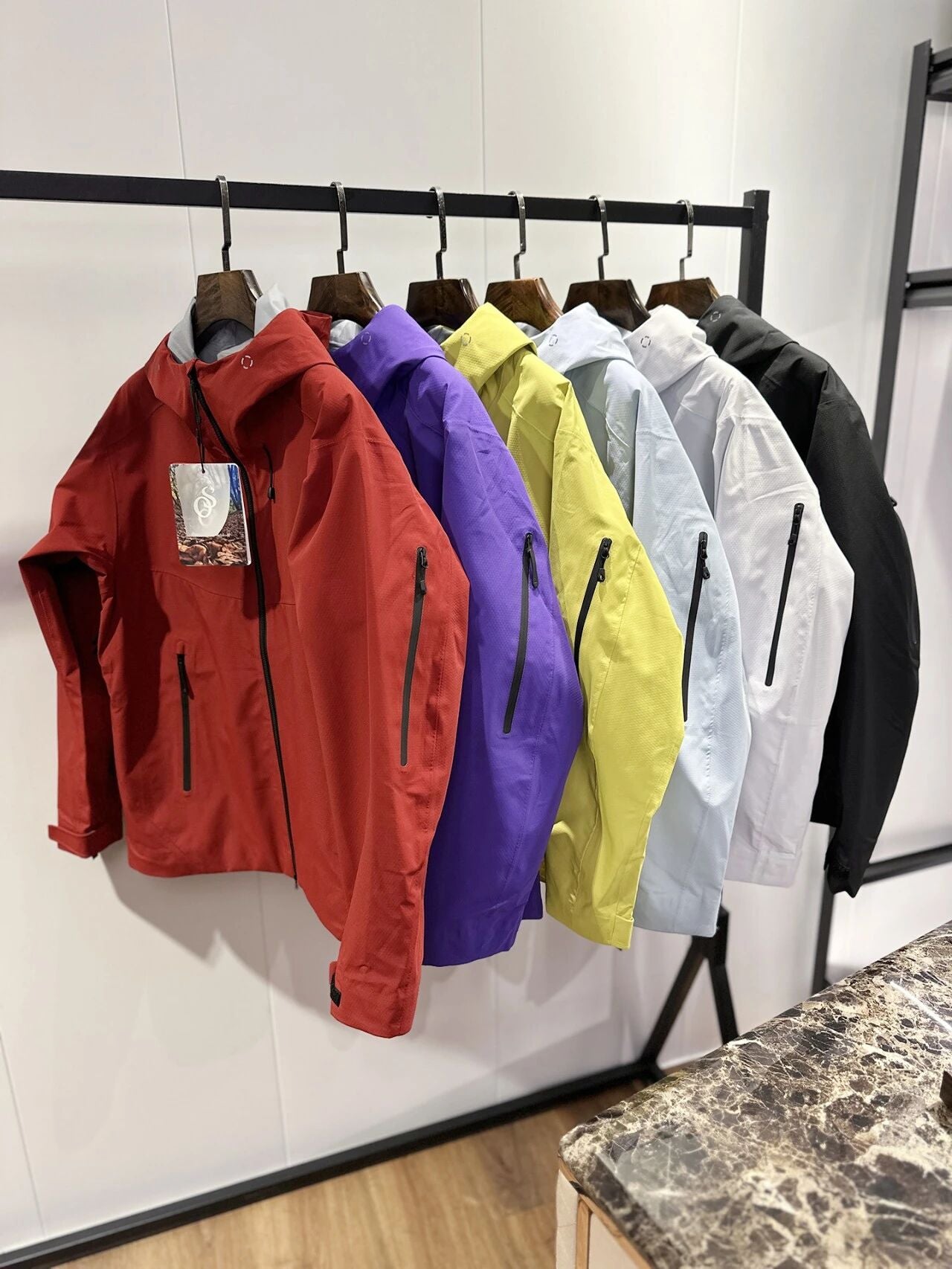 Veste de brise-vent imperméable à capuche légère pour hommes résistant au vent