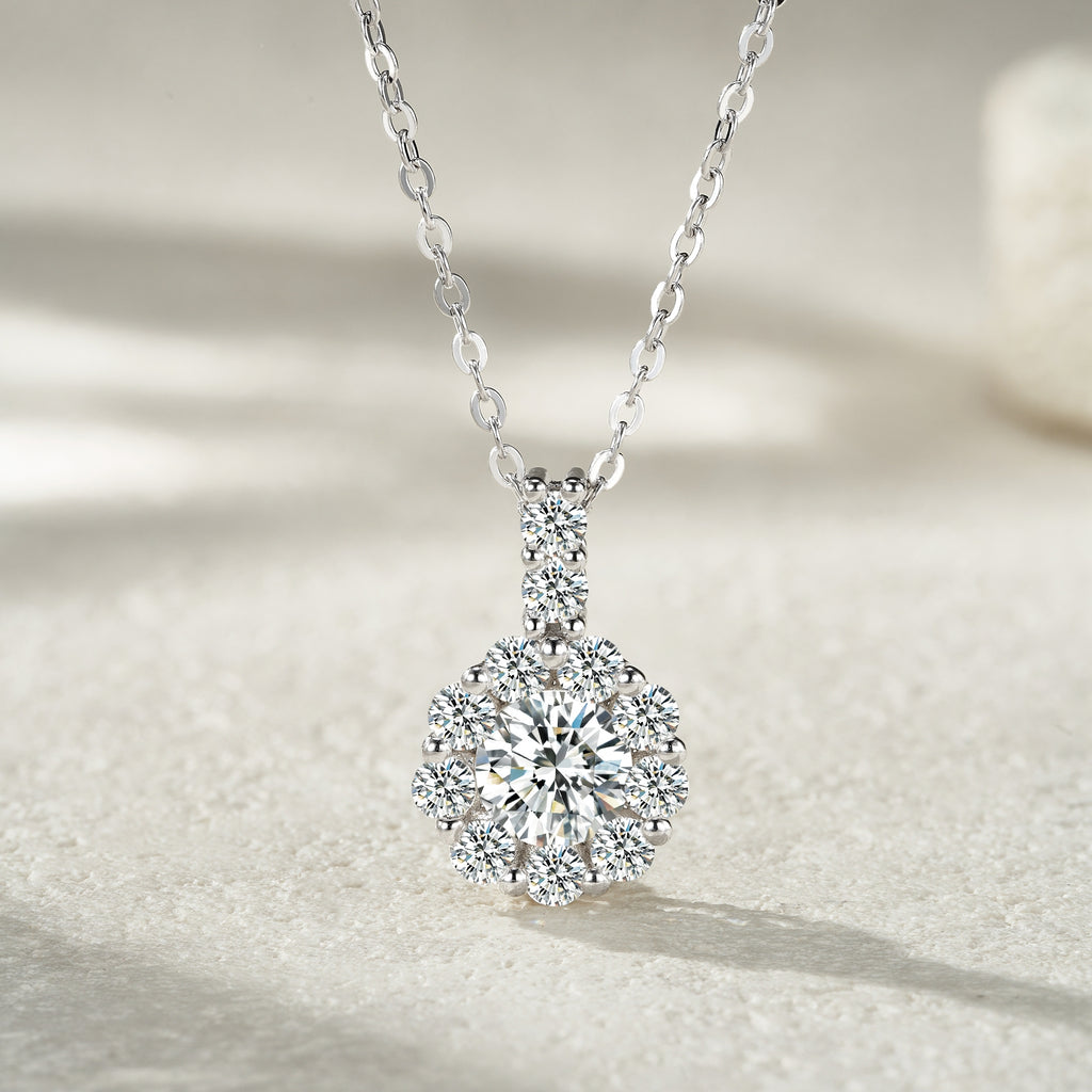 S925 Argent Sterling 1ct D Couleur VVS1 Collier en moisanite 40cm Halo Design Platinum plaqué