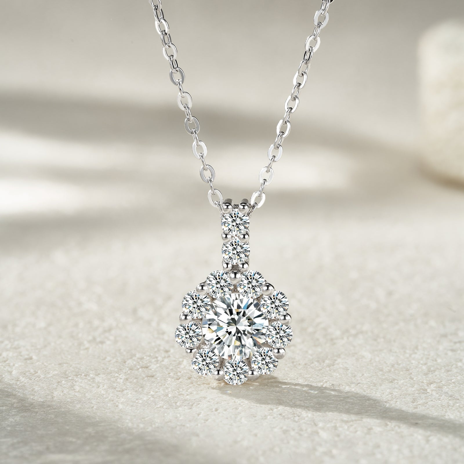 S925 Argent Sterling 1ct D Couleur VVS1 Collier en moisanite 40cm Halo Design Platinum plaqué