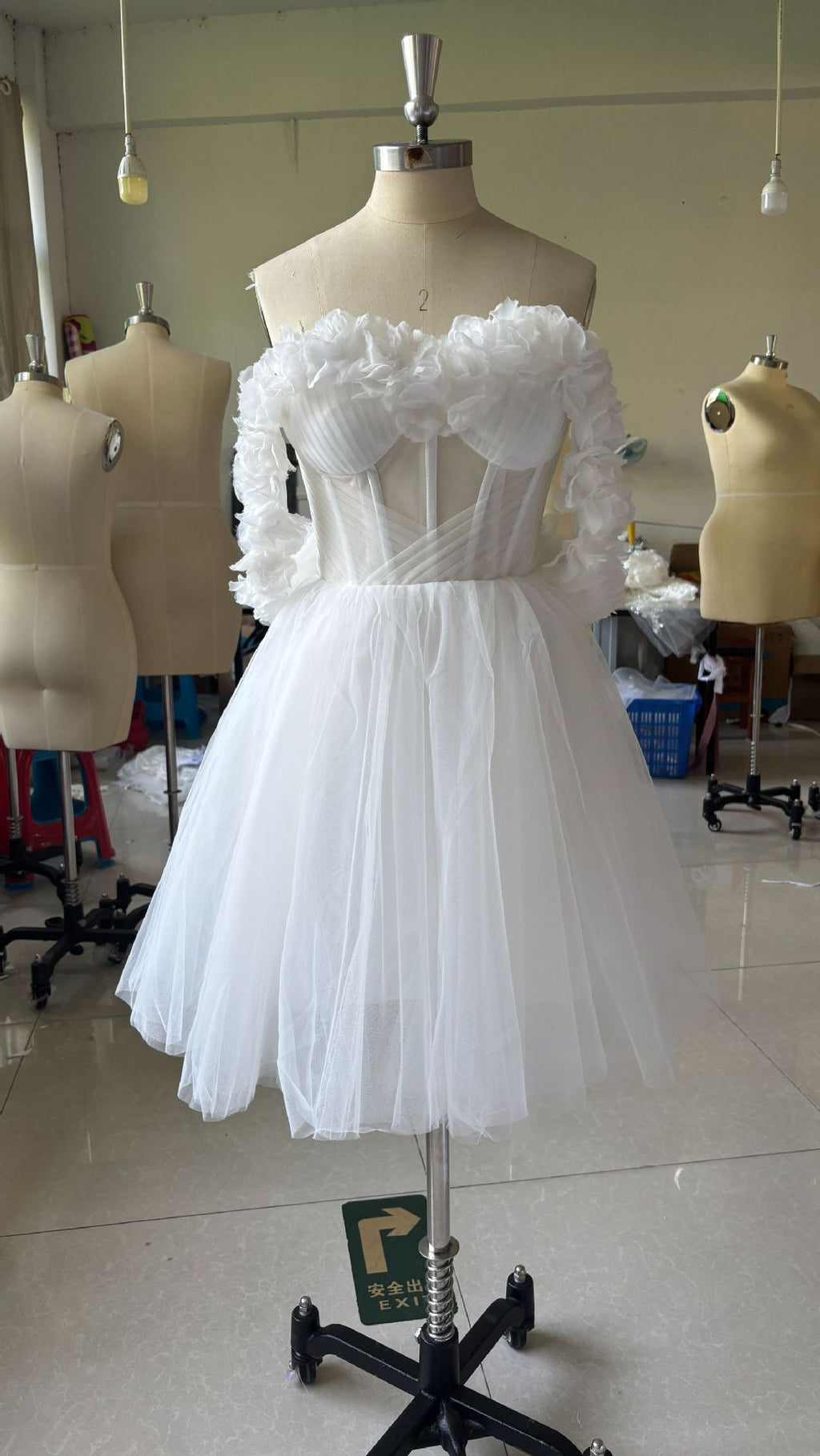 Dentelle hors-épaule Mini robe de mariée