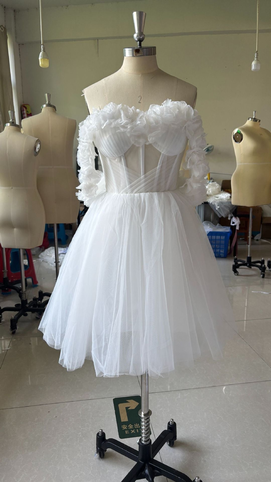 Dentelle hors-épaule Mini robe de mariée