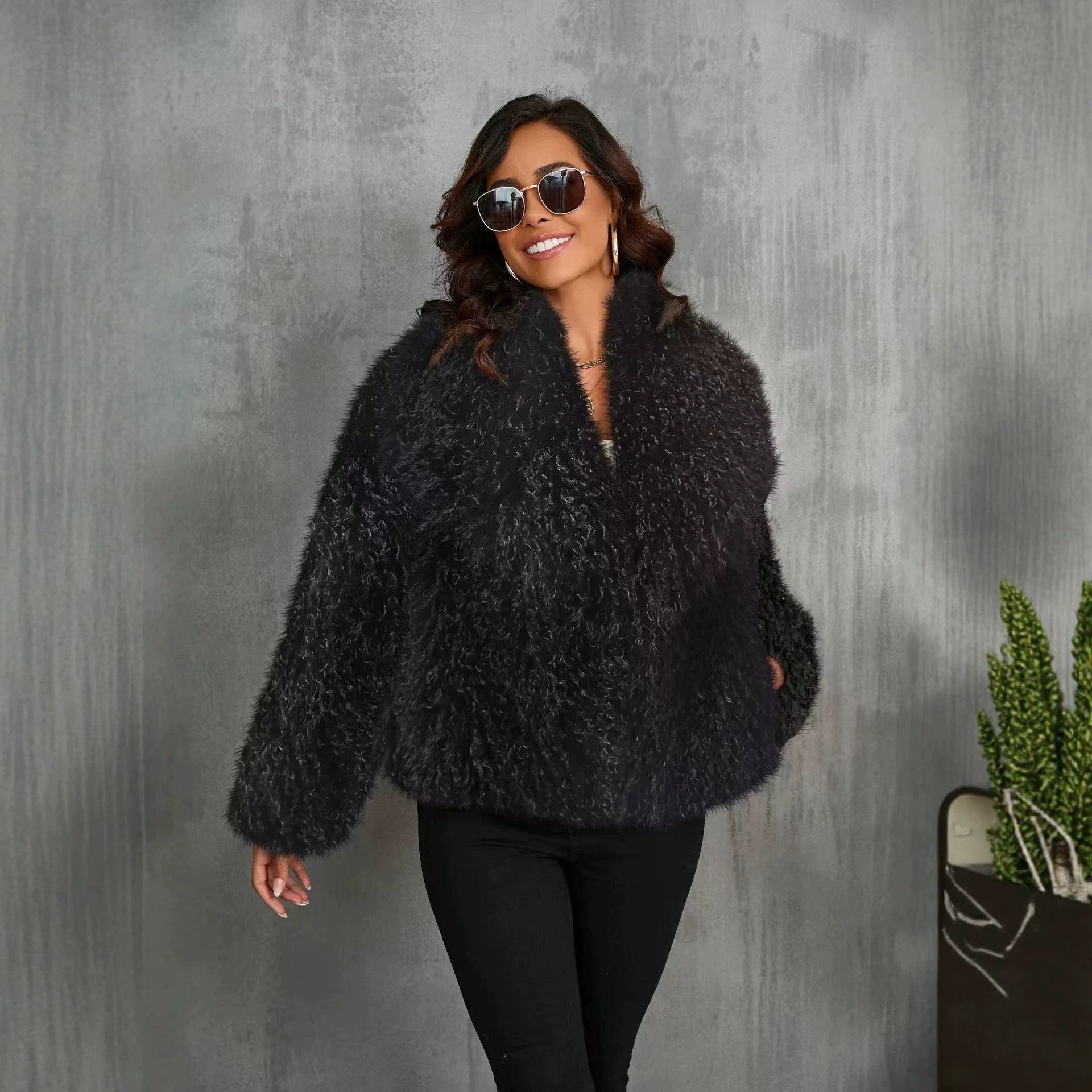 Sophistiqué élégant et versatile manteau de faux-fur en cisaillement avec un grand lapel