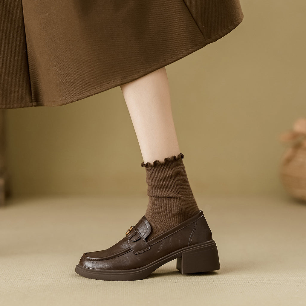 Chaussures en cuir avec des semelles épaisses