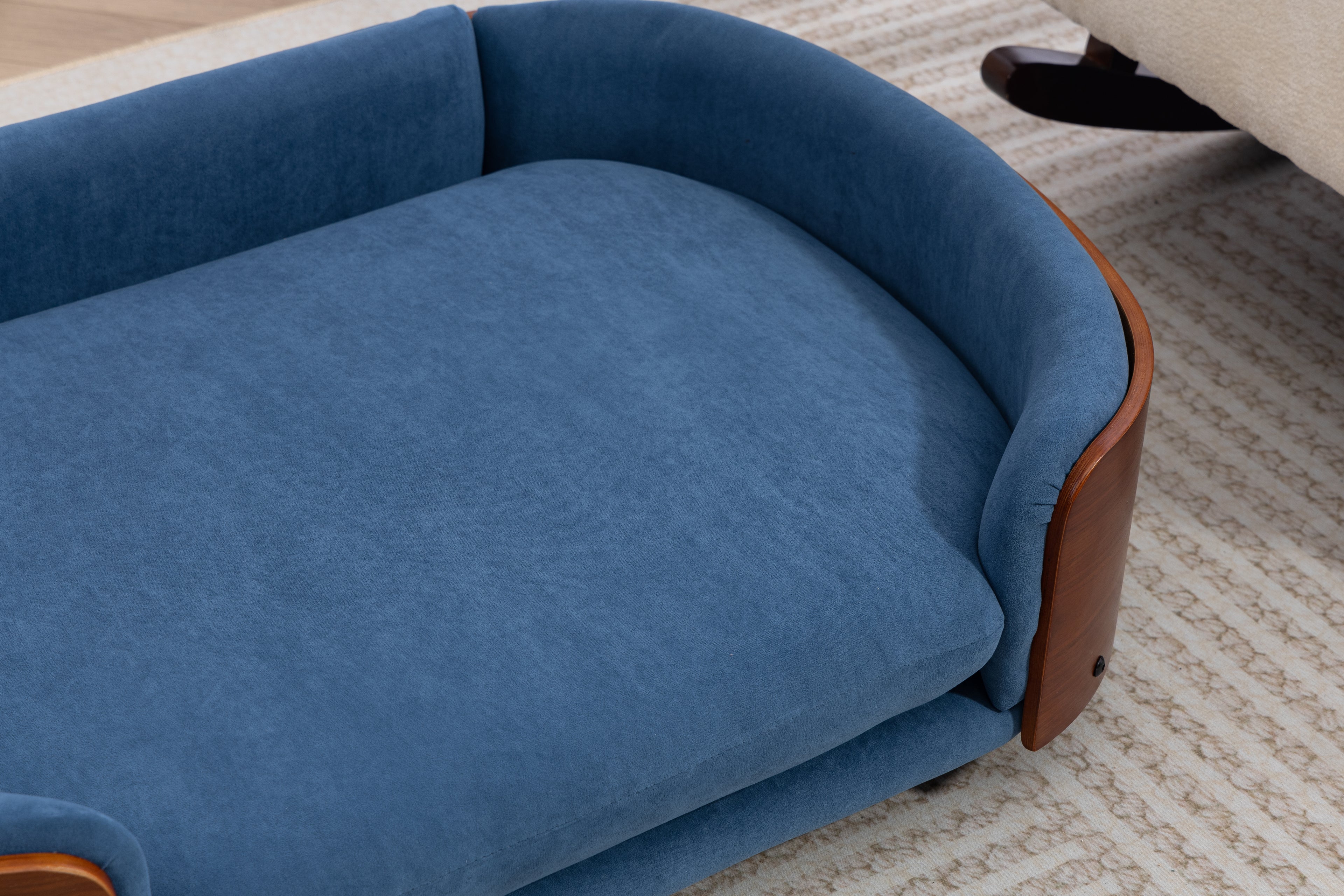 Style scandinave Lit de chien élevé Sofa Pet avec pieds en bois massif et noyer Bent Wood Bac