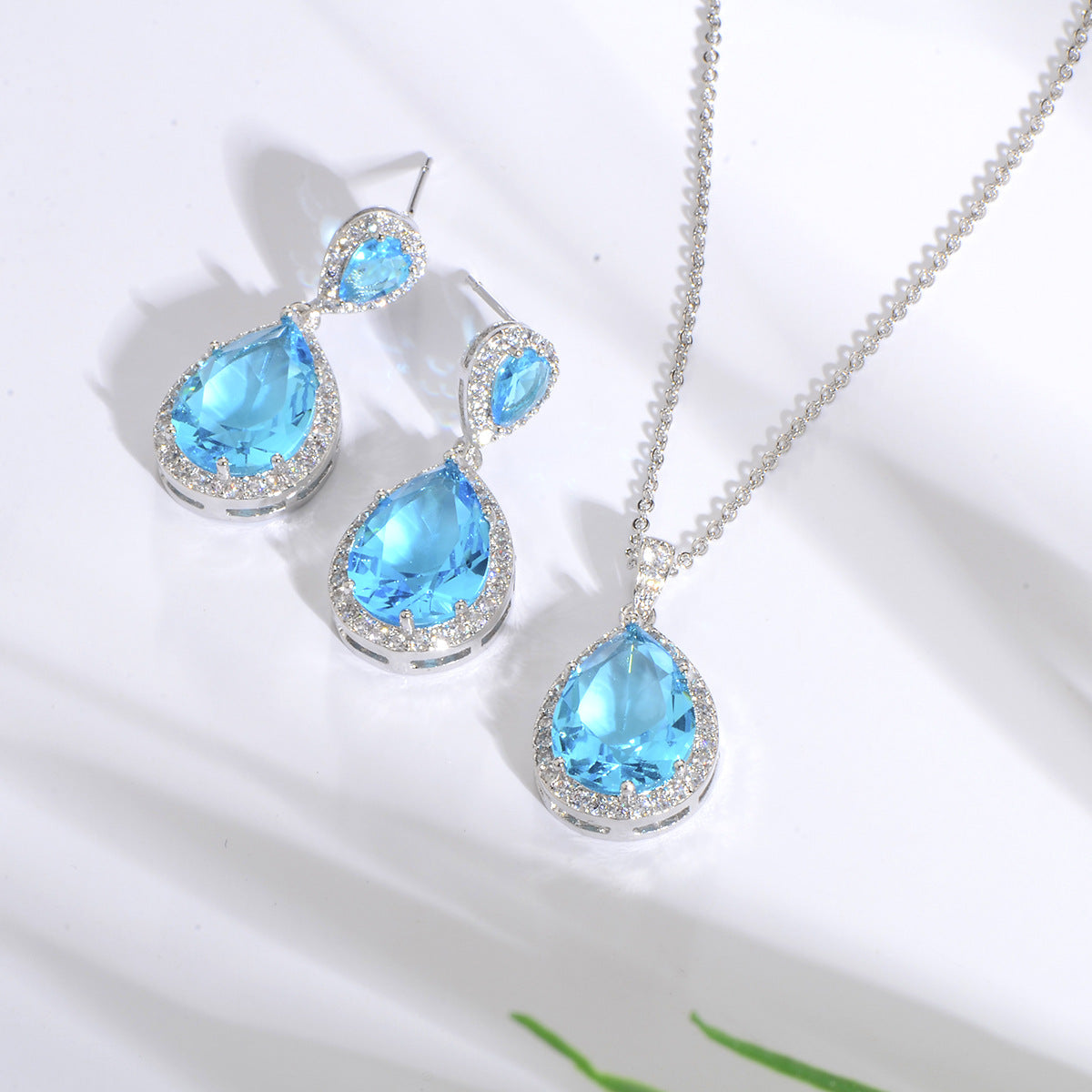 Bright Big Zircon gouttes d'eau Collier Eardrops costume mariée bijoux de mariage simple grâce