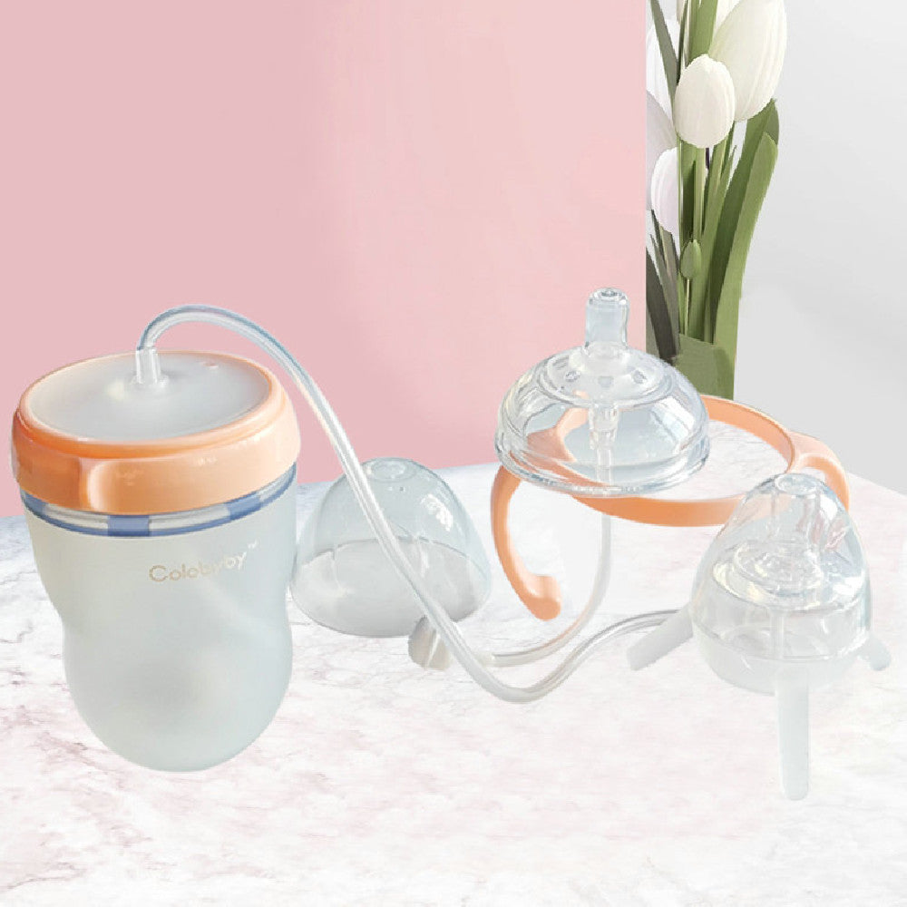 Bouteille de bébé en paille longue séparée comme du lait